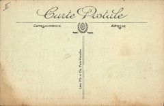 CPA Palais de justice et le Monument des enfants morts pour la Patrie Pau