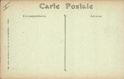 CPA Militaria Soissons La place du cloitre et la cathedrale