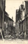 CPA Militaria Le crime de Reims Rue de la Grue incendiee et bombardee par les Allemands