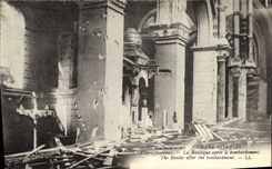 CPA Militaria Albert La basilique apres le bombardement