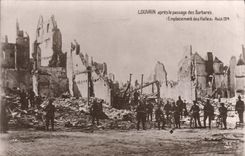 CPA Militaria Louvain apres le passage des Barbares Emplacement des Halles 
