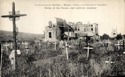CPA Militaria Environs de Verdun Esnes Ruines du chateau et cimetiere 