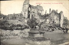 CPA Militaria Baccarat Rue des ponts La fontaine du lion 