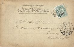 CPA Folklore Paysannes puisant de l'eau Village pres Lizoux  