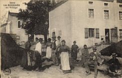 CPA Folklore La Bourree au village Auvergne 
