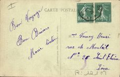 CPA Folklore Auvergne Jeunes maries 