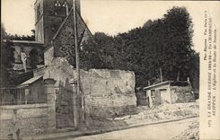 CPA Militaria En Champagne Suippes L'eglise et la route de Souain