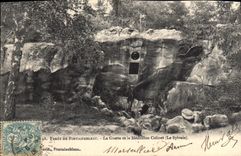 CPA Grotte Grottes Foret de Fontainebleau La grotte et le medaillon Colinet Le Sylvain