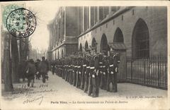 CPA Paris Vecu La Garde montante au palais de justice Militaria