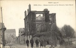 CPA Militaria Creil Oise Maisons incendiees par les Allemands Quai d'Amont