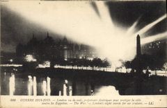 CPA Militaria Guerre 1914 1915 Londres vu de nuit Projecteurs electriques pour proteger la ville con