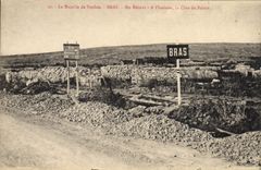 CPA Militaria La Bataille de Verdun Bras Ruines A l'horizon Le cote du Poivre