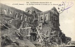CPA Militaria Albert La basilique bombardee et incendiee par les Allemands