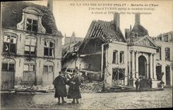 CPA Militaria Bataille de l'Yser Une rue d'Ypres apres le bombardement