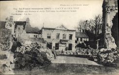 CPA Militaria Coucy le Chateau L'Hotel des ruines et de la terrasse lui meme en ruines