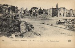 CPA Militaria Coucy le Chateau La place en ruines 