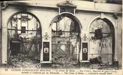 CPA Militaria Le crime de Reims Rue Colbert Magasin de pains d'epices incendie et bombarde par les A