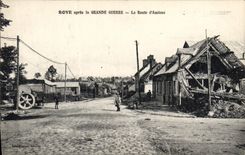 CPA Militaria Roye La rue d'Amiens 