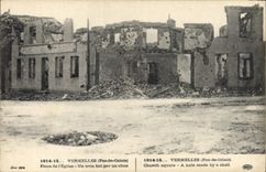 CPA Militaria Vermelles Place de l'eglise Un trou fait par un obus