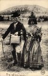 CPA Folklore Les anciens costumes du Velay Deux jeunes maries Mariage
