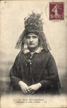 CPA Folklore Le Velay Ancienne et riche coiffure 
