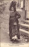 CPA Folklore Auvergne Riche costume auvergnat Coiffure a l'ombrage