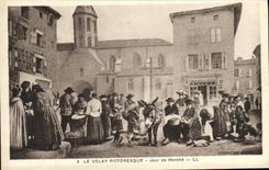 CPA Folklore Le Velay Jour de marche