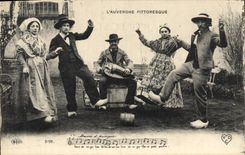 CPA Folklore Auvergne La Bourree