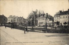 CPA Prefecture Troyes Square de la Prefecture et l'Eglise Saint Urbain