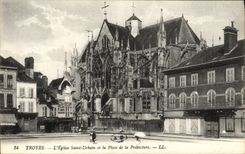 CPA Prefecture L'eglise Saint Urbain et la place de la Prefecture