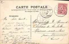 CPA Folklore L'auvergne Cour de ferme 