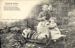CPA Folklore TYpe du centre Lou Bret le berceau 