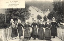 CPA Folklore En Auvergne une bande joyeuse 