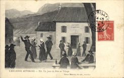 CPA Folklore L'Ancienne Auvergne un jour de fete au village 