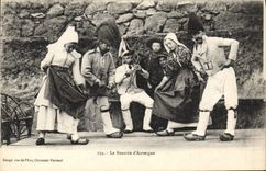 CPA Folklore La Bourree d'Auvergne 