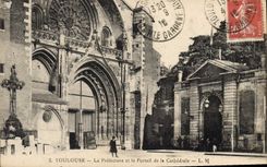CPA Toulouse La Prefecture et le Portail de la Cathedrale 