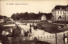 CPA Troyes Square de la Prefecture 