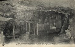 CPA Nos stations Thehmales Saint Nectaire la Grotte naturelle de la fontaine petrifiante 
