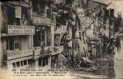 CPA Militaria Verdun les Bords de la Meuse apres le bombardement 