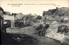 CPA Militaria La Guerre 1914 15 Carncy la route de Carency a Souchez 