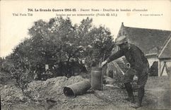 CPA Militaria La grande guerre 1914 15 Front Nord Douilles de bombes Allemandes 