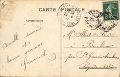 CPA Folklore Jeune Auvergnate se rendant a la Fontaine 