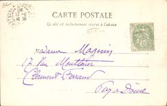 CPA Folklore L'Auvergne une vacherie au momet de la traite Vaches 