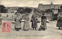 CPA Folklore Auvergne Paysannes se rendant au marche TOP