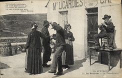 CPA Folklore En Auvergne la Bourree lo Tournichaire 