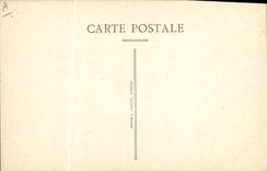 CPA Folklore En Auvergne au pied de la vielle Croix gallo Romaine 