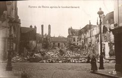 CPA Militaria Ruines de Reims apres le bombardement 