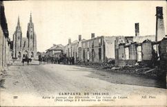 CPA Militaria Apres le passage des Allemands Les ruines de Lepine Petit village a 8 kilometres de Ch