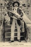 CPA Folklore Types et costumes d'auvergne Jouer de vielle andimanche por aller jouer a la Noce 
