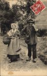 CPA Folklore Types d'Auvergne Paysans 